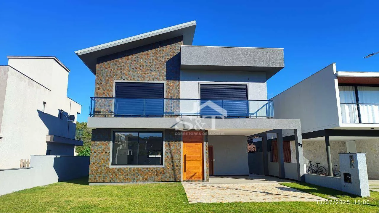 Sobrado alto padrão, 4 dormitórios, sendo 3 suítes, em condomínio com infraestrutura no Rio Vermelho! — foto 2