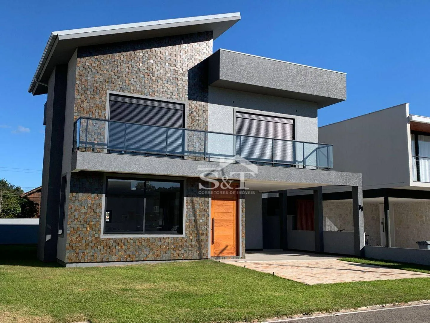 Sobrado alto padrão, 4 dormitórios, sendo 3 suítes, em condomínio com infraestrutura no Rio Vermelho! — foto 3