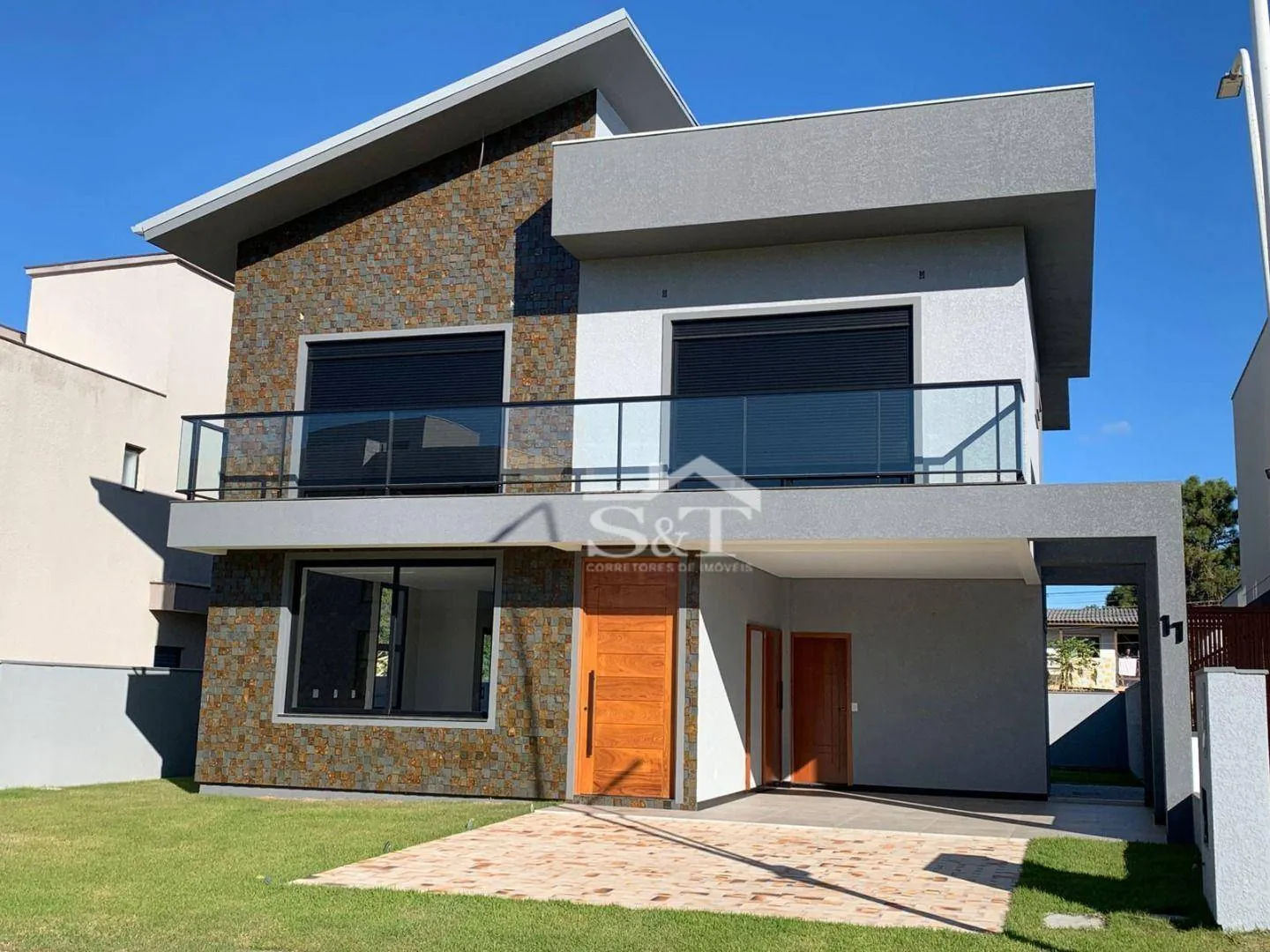 Sobrado alto padrão, 4 dormitórios, sendo 3 suítes, em condomínio com infraestrutura no Rio Vermelho! — foto 4