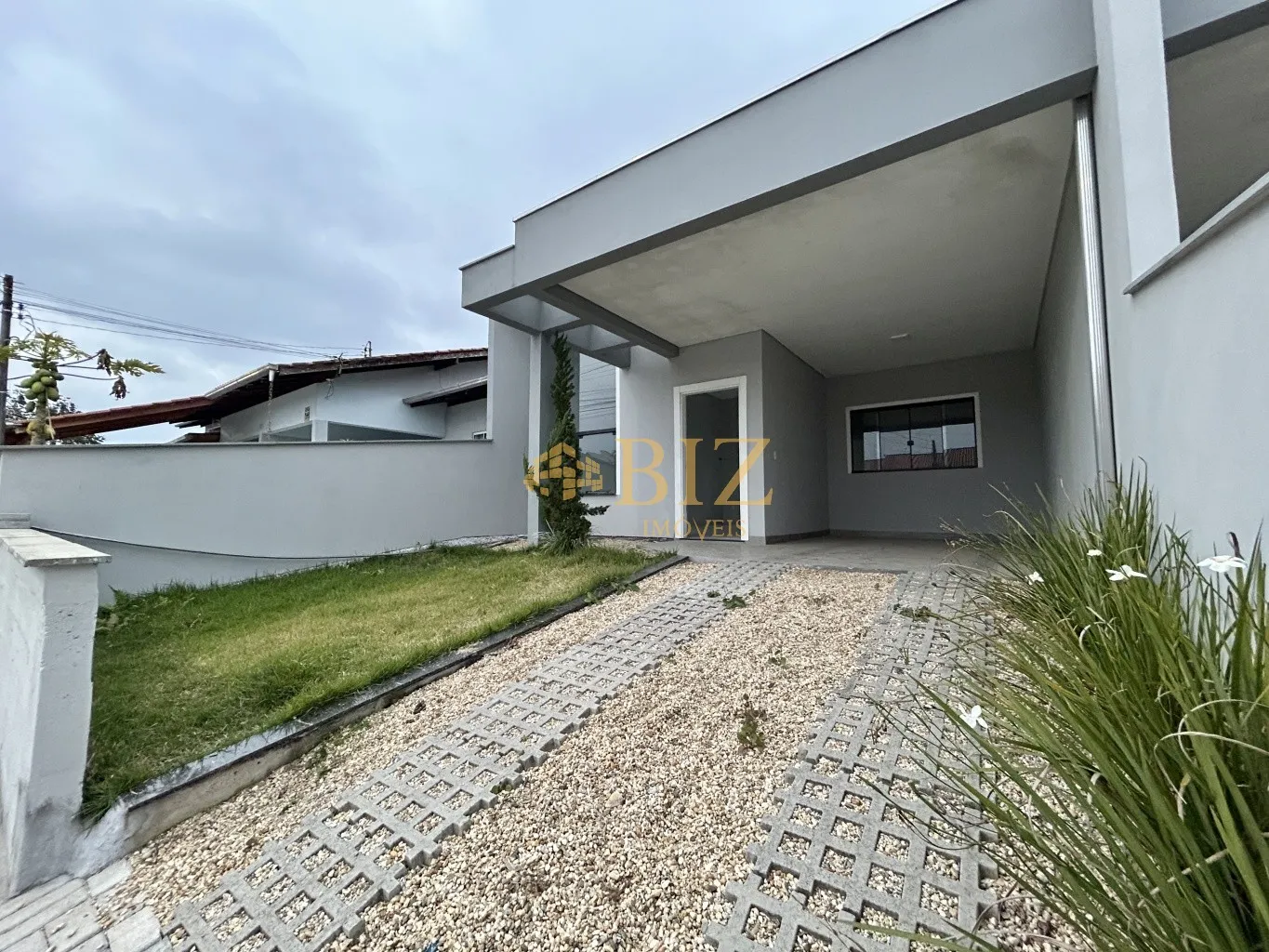 Belíssima casa nova, com 2 dormitórios (1 suíte) e muito espaço de terreno na Margem Esquerda em Gaspar! - foto 1