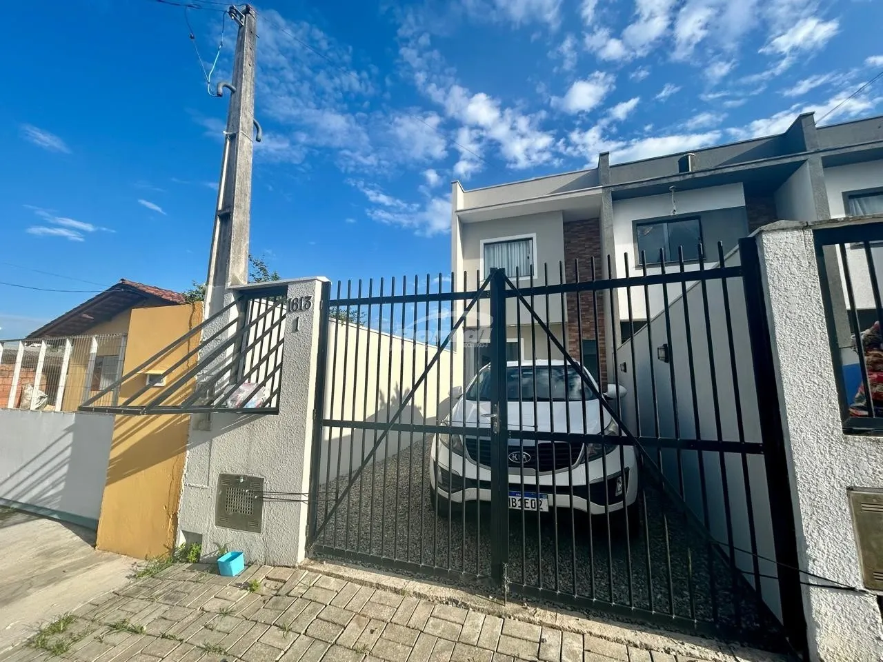 Sobrado com 2 quartos, sendo 1 suíte, localizado no bairro Itacolomi, em Balneário Piçarras. - foto 1
