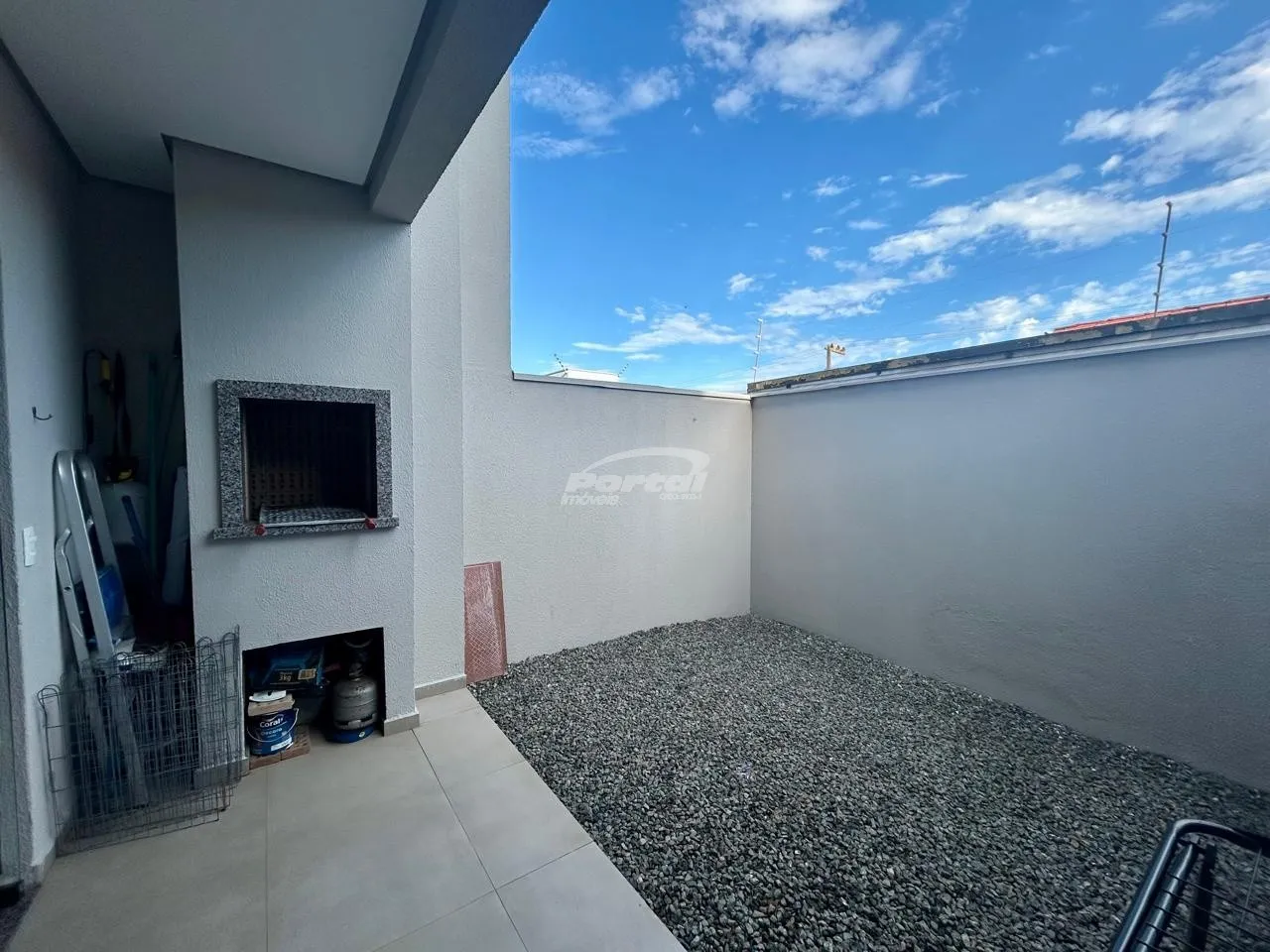 Sobrado com 2 quartos, sendo 1 suíte, localizado no bairro Itacolomi, em Balneário Piçarras. — foto 4