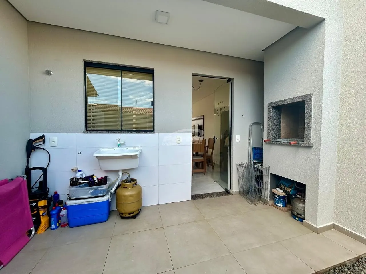 Sobrado com 2 quartos, sendo 1 suíte, localizado no bairro Itacolomi, em Balneário Piçarras. — foto 5