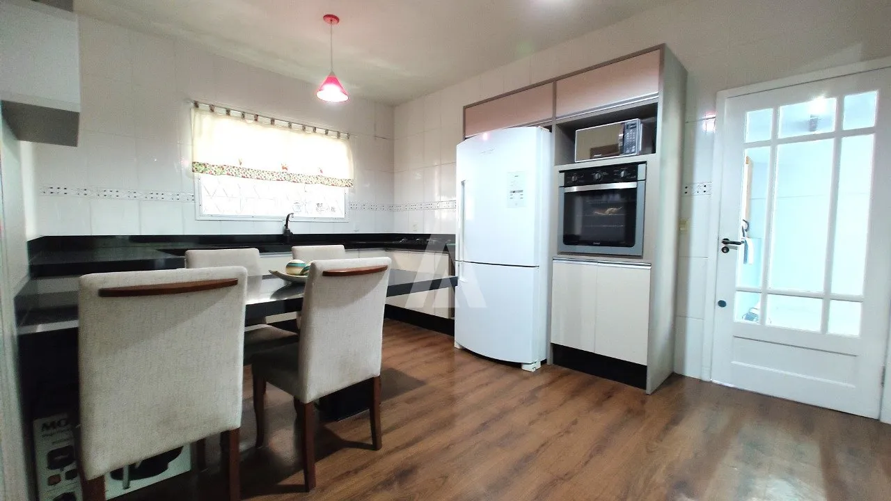 Casa com 2 quartos e edícula nos fundos à venda no bairro Santo Antônio em Joinville - SC por R$ 795.000,00. — foto 2