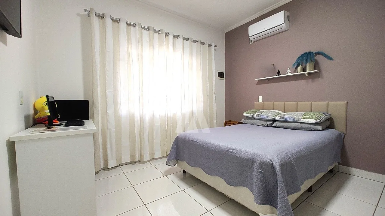 Casa com 2 quartos e edícula nos fundos à venda no bairro Santo Antônio em Joinville - SC por R$ 795.000,00. — foto 3