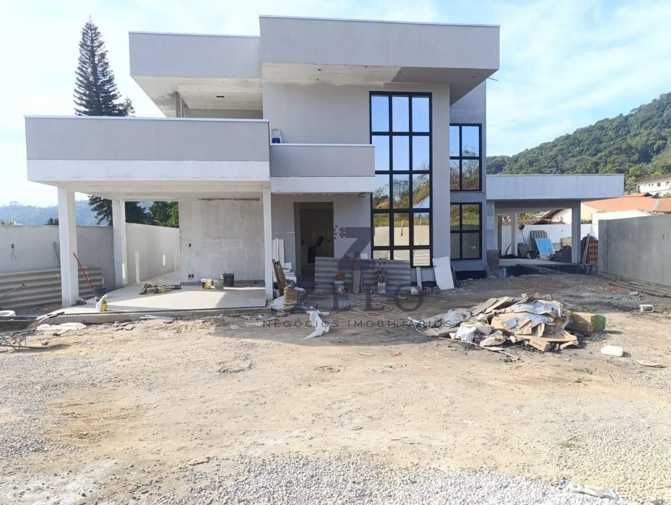 Magnífica Casa Nova no Loteamento São Francisco - Na Divisa entre Gaspar e Blumenau - foto 1