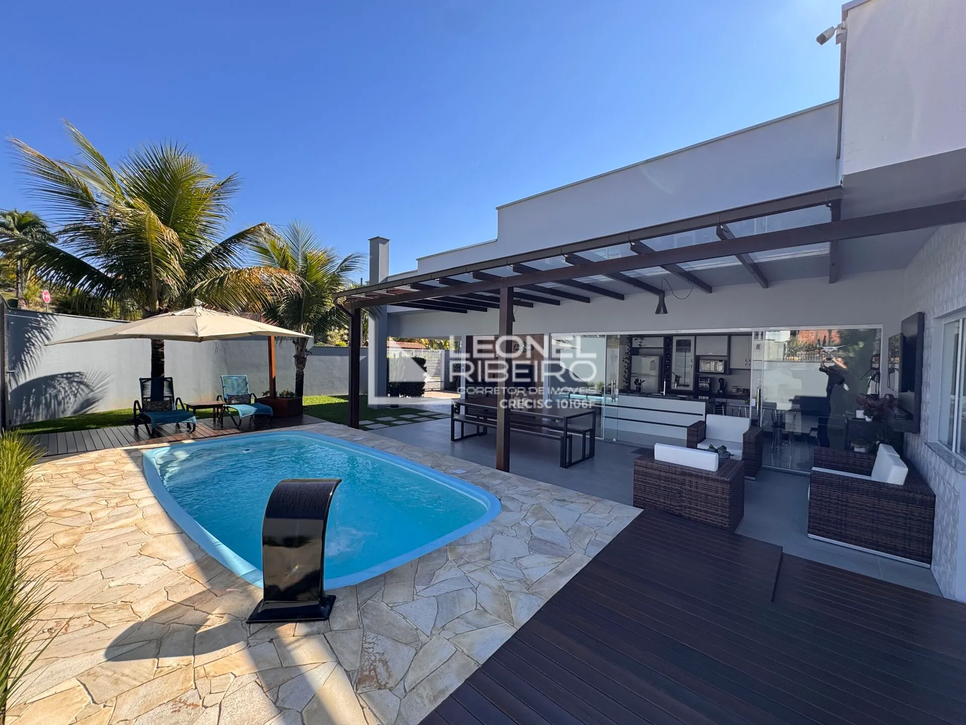 Casa com 3 dormitórios à venda, 220m no bairro Divinéia em Rio dos Cedros/SC - foto 1