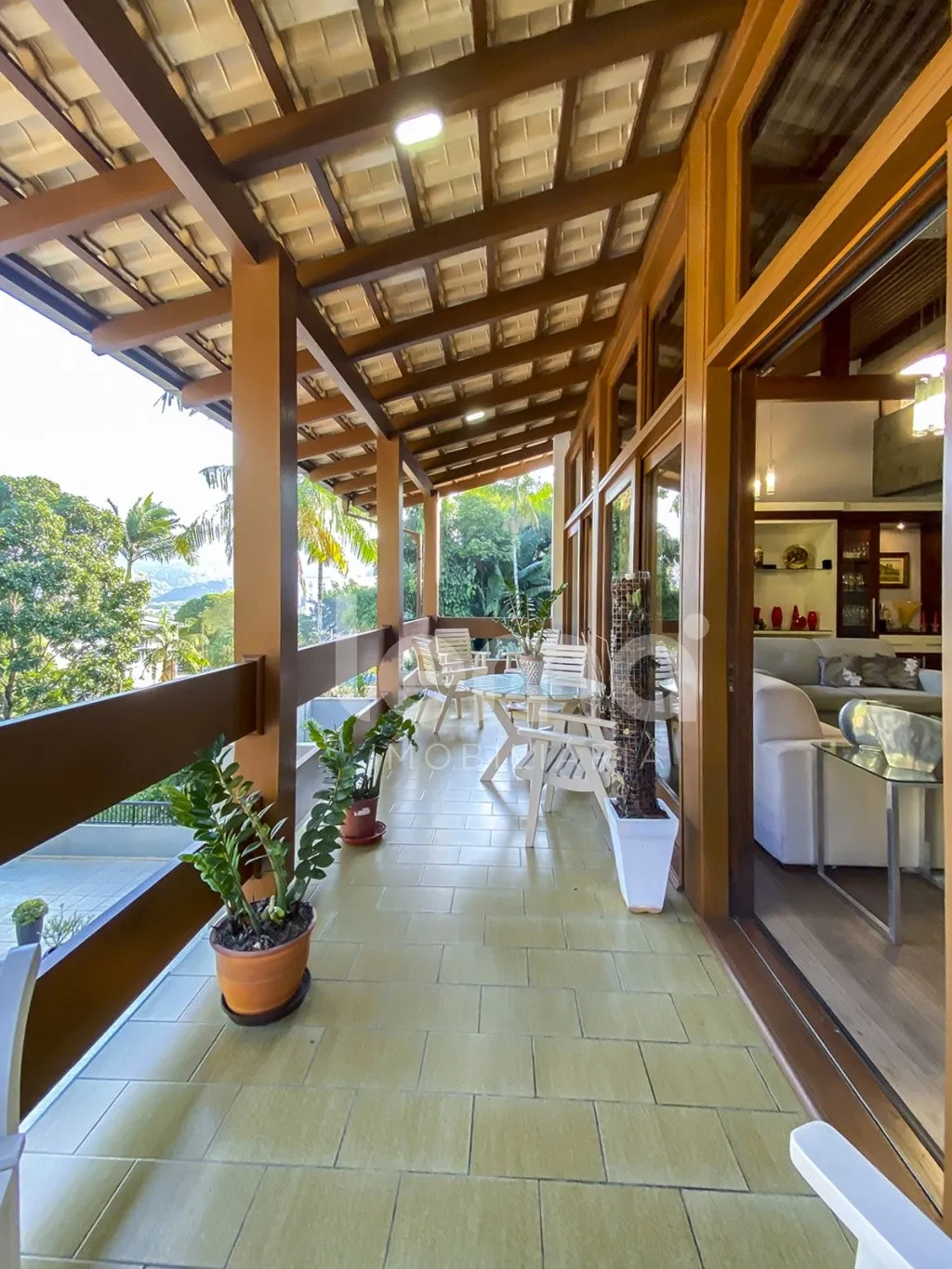 Casa com piscina, 3 dormitórios, sendo 1 suíte e 2 Demi-Suítes, totalmente mobiliada - Garcia - Blumenau/SC — foto 5