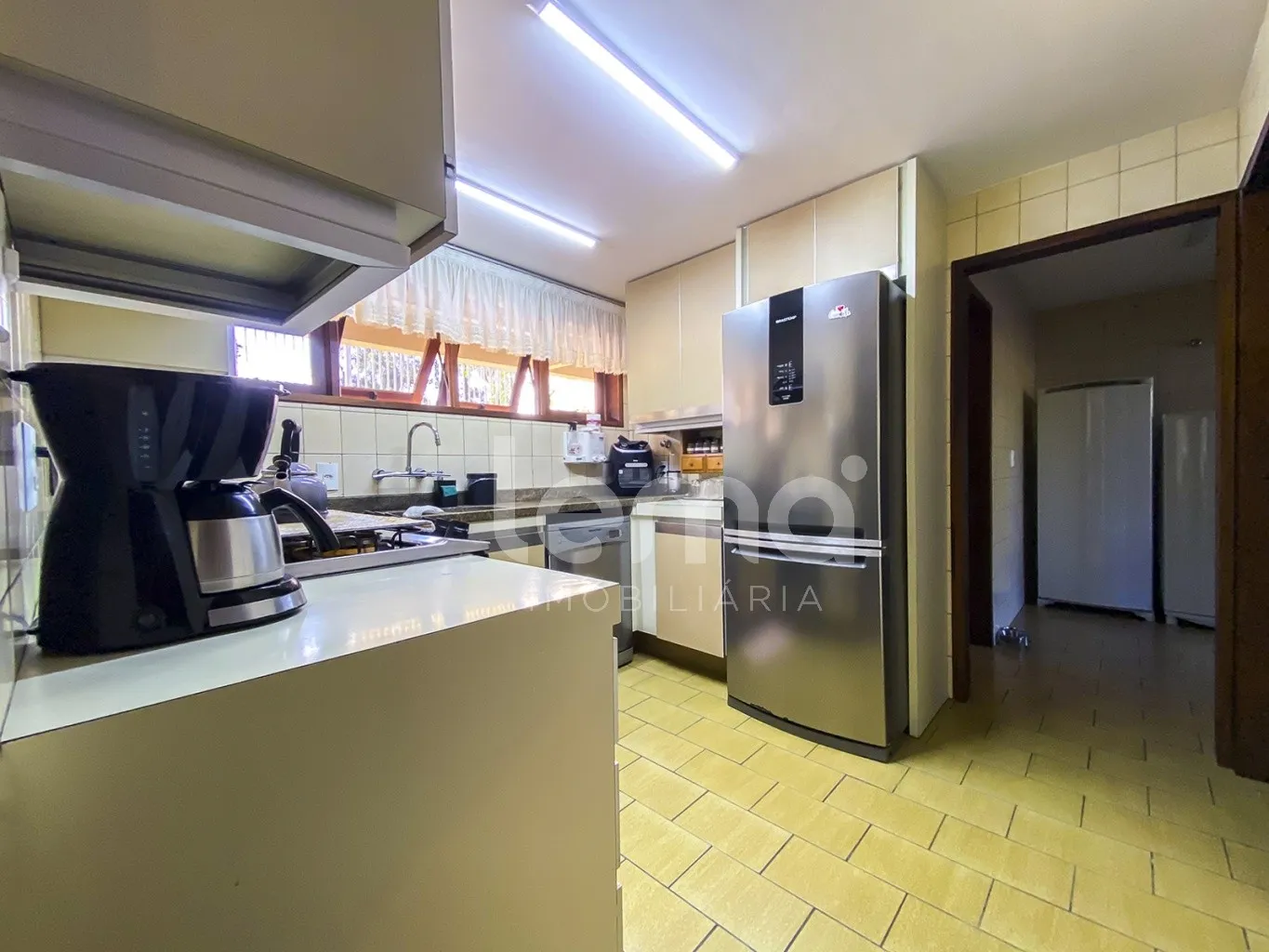 Casa com piscina, 3 dormitórios, sendo 1 suíte e 2 Demi-Suítes, totalmente mobiliada - Garcia - Blumenau/SC — foto 6