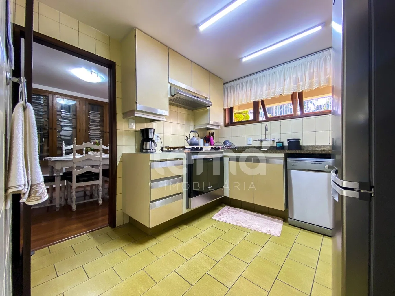 Casa com piscina, 3 dormitórios, sendo 1 suíte e 2 Demi-Suítes, totalmente mobiliada - Garcia - Blumenau/SC — foto 7