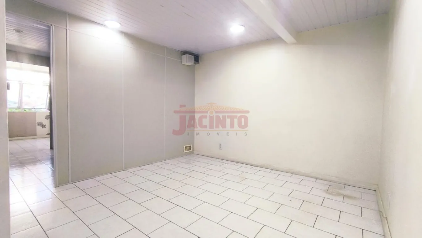 Sala comercial com aproximadamente 67m no Bairro Centro. — foto 2