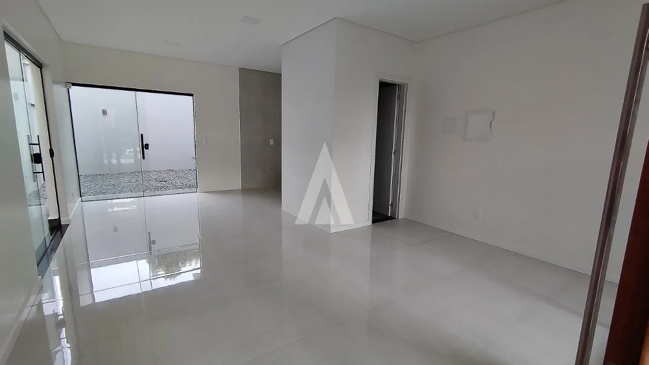 Sobrado geminado em alto padrão com 2 suítes à venda no bairro São Marcos em Joinville-SC de R$ 895.000,00. Por R$801.000,00 — foto 2