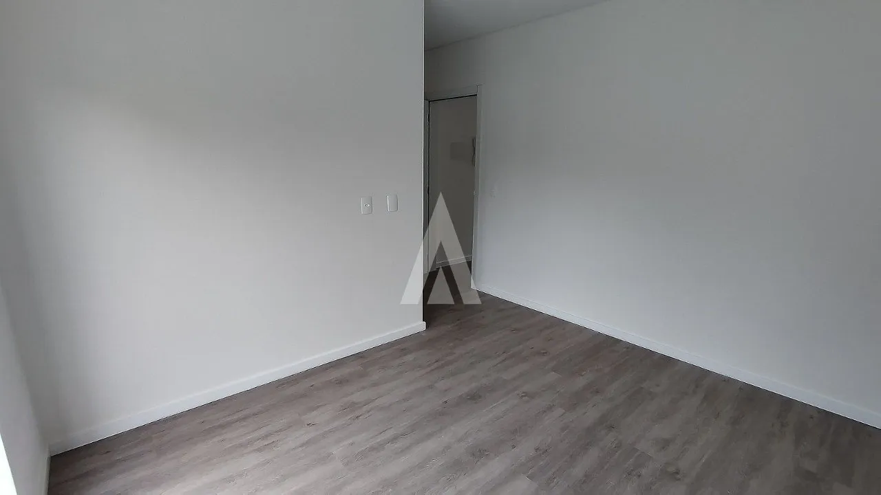 Sobrado geminado em alto padrão com 2 suítes à venda no bairro São Marcos em Joinville-SC de R$ 895.000,00. Por R$801.000,00 — foto 6