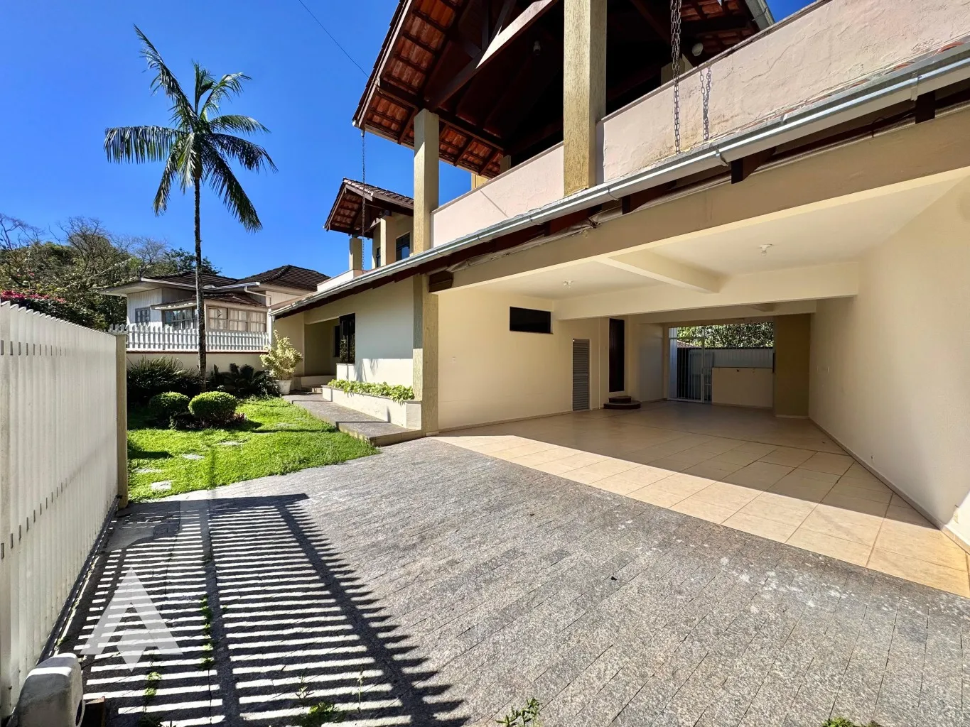 Casa com 4 dormitórios à venda no bairro Água Verde! - foto 1