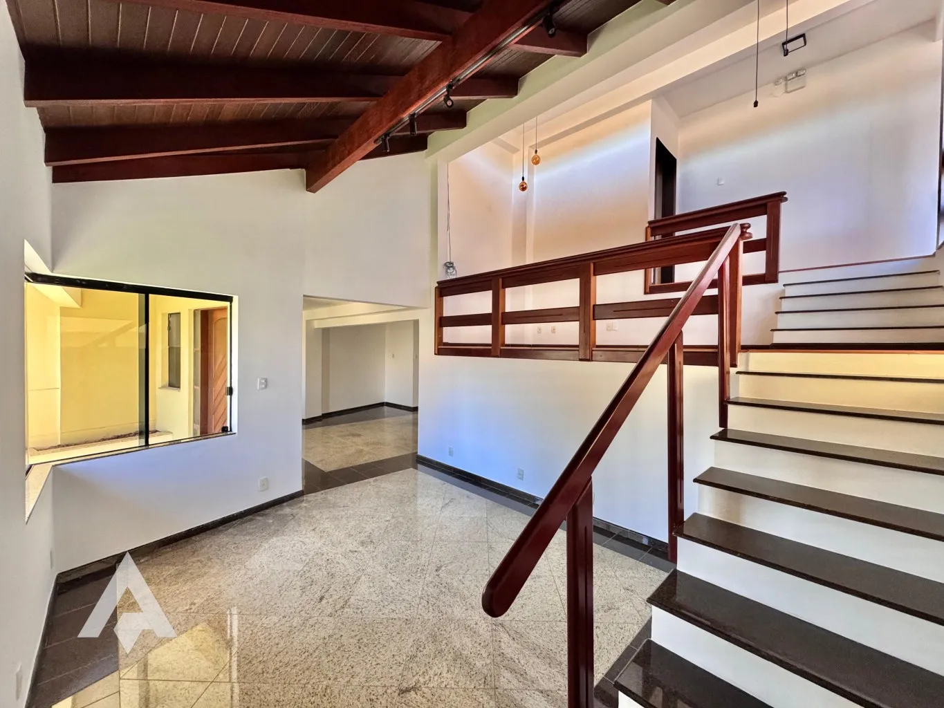 Casa com 4 dormitórios à venda no bairro Água Verde! — foto 5