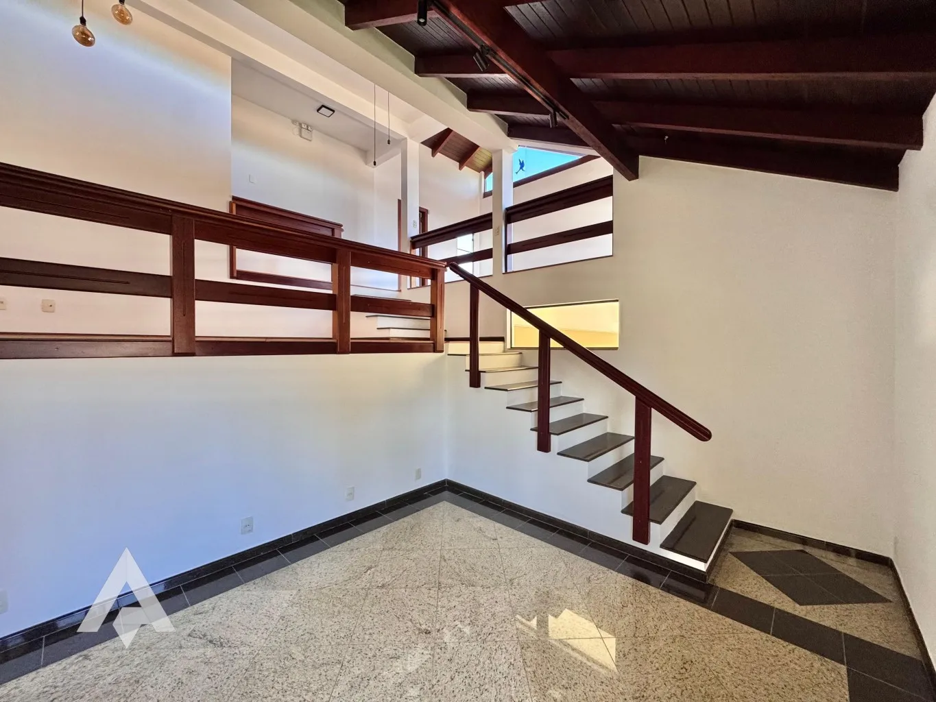 Casa com 4 dormitórios à venda no bairro Água Verde! — foto 2