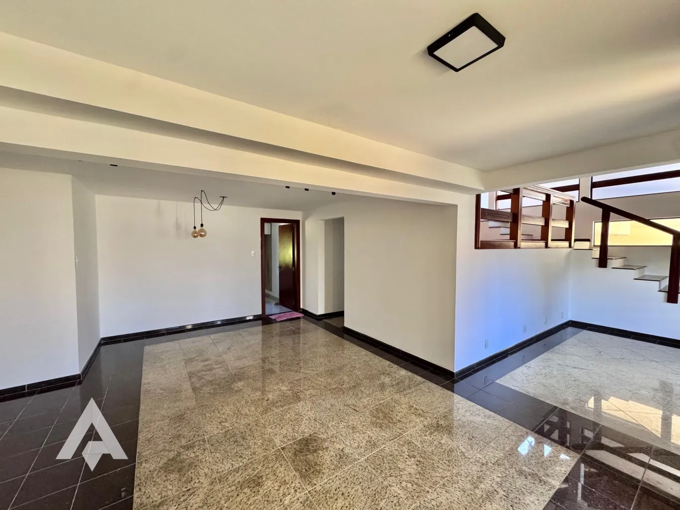 Casa com 4 dormitórios à venda no bairro Água Verde! — foto 4