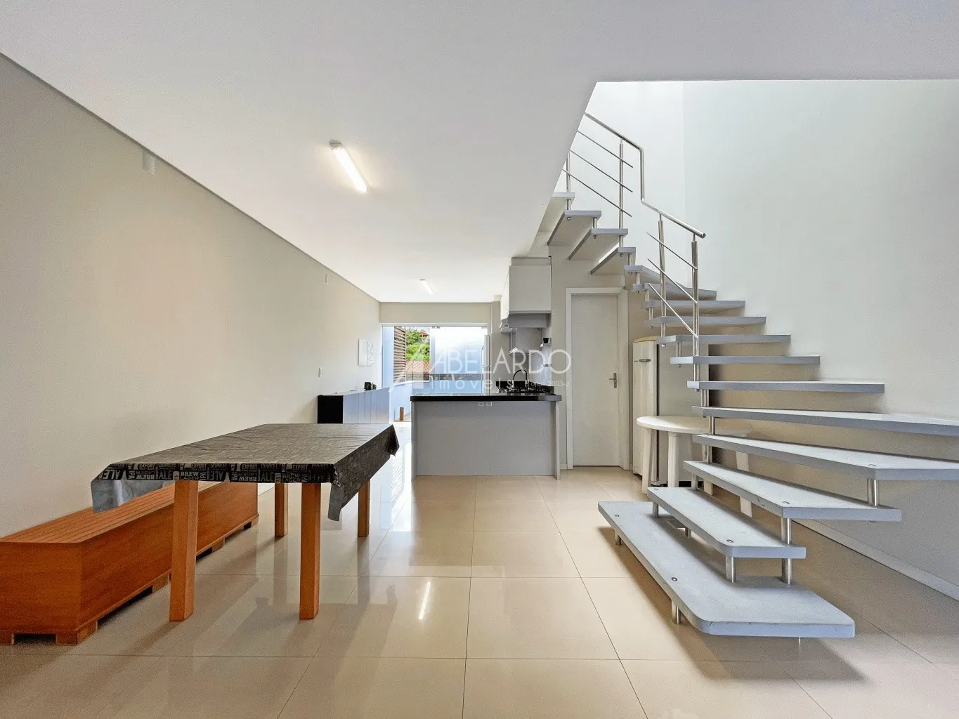 Sobrado para locação no bairro Agua Verde - foto 1