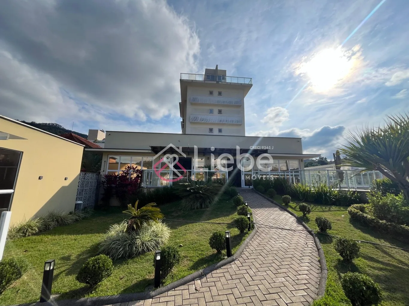 Lindo apartamento semi mobiliado e finamente decorado no Residencial Prisma Home Club, localizado no centro da cidade de Pomerode com 105,06m de área privativa. — foto 2