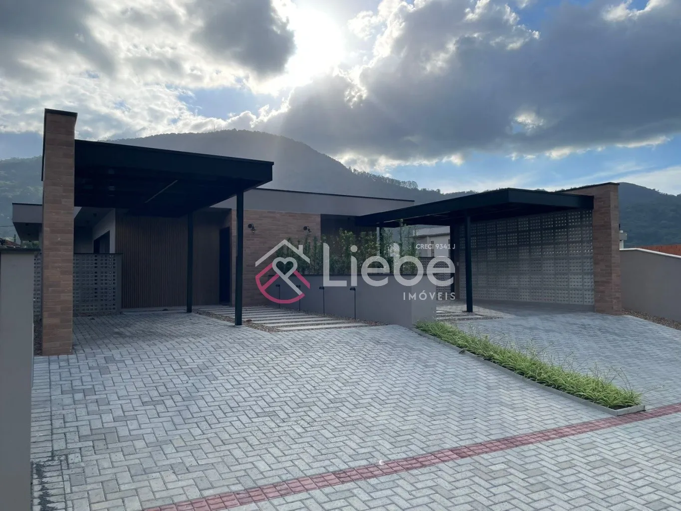 Casa Linda e Charmosa no Residencial BLUMONT com 95,60m de área privativa. Localizado no Residencial Greenpark na cidade de Pomerode. — foto 2