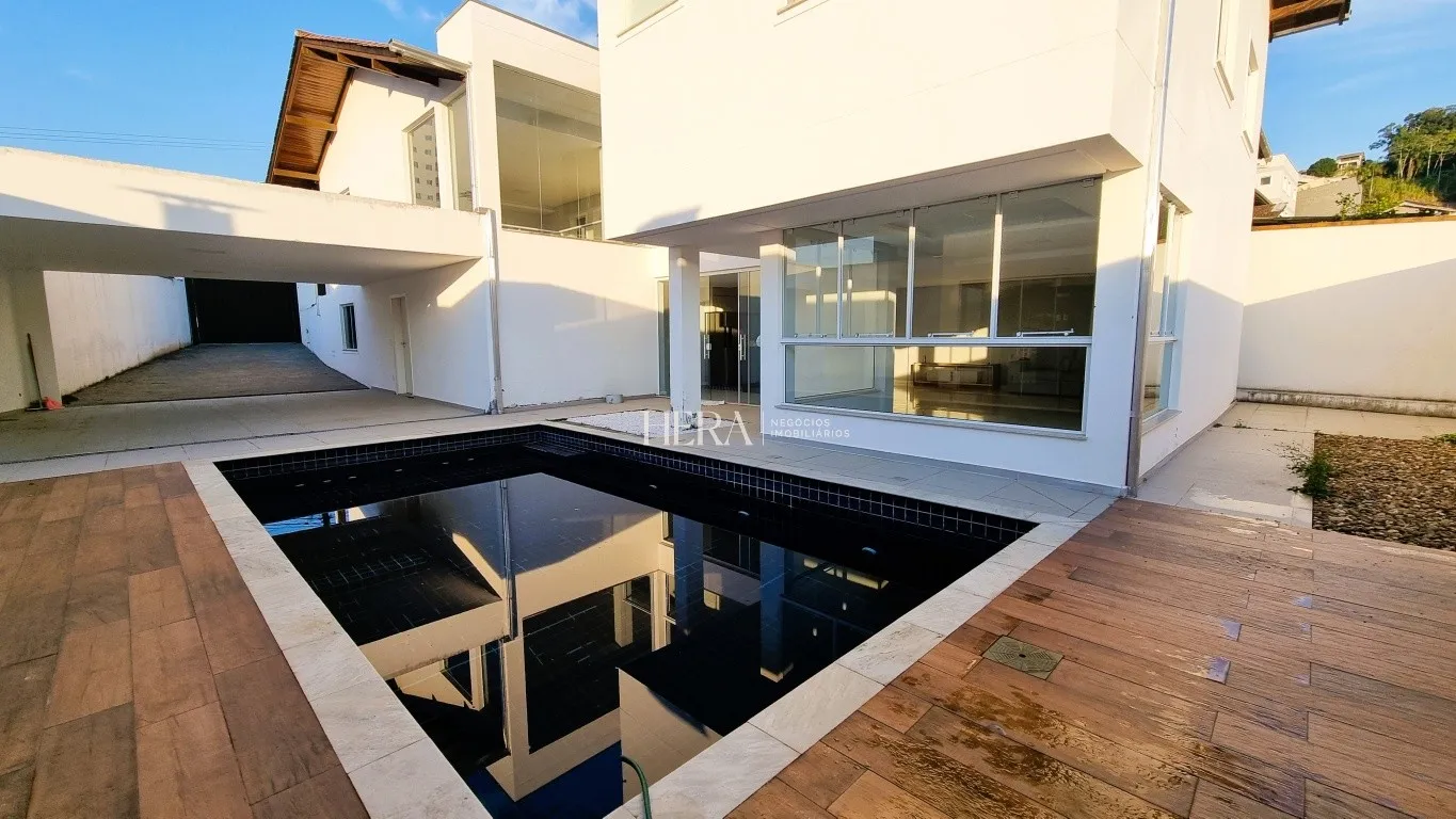 Residência de Alto Padrão no Bairro Água Verde - Conforto, Sofisticação e Localização Privilegiada - foto 1