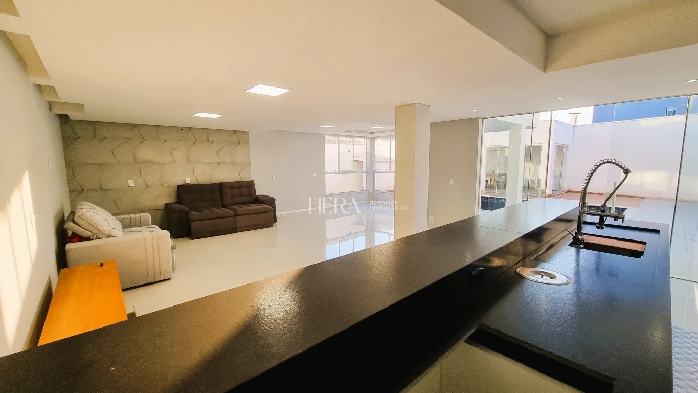 Residência de Alto Padrão no Bairro Água Verde - Conforto, Sofisticação e Localização Privilegiada — foto 7