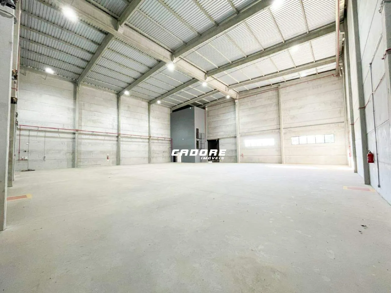 Galpão com aproximadamente 748,71m para locação em Navegantes I Cadore Imóveis — foto 2