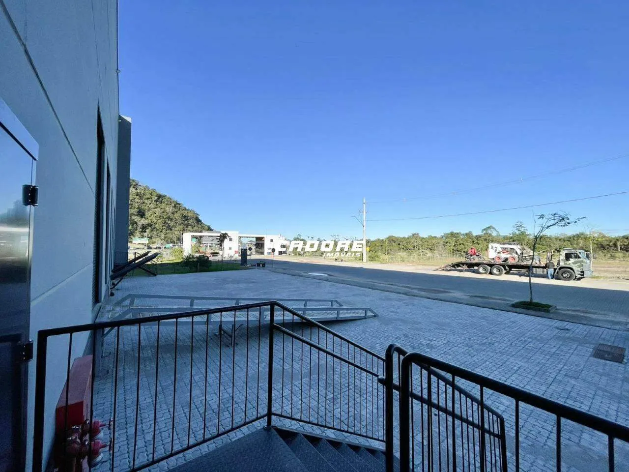 Galpão com aproximadamente 748,71m para locação em Navegantes I Cadore Imóveis — foto 7