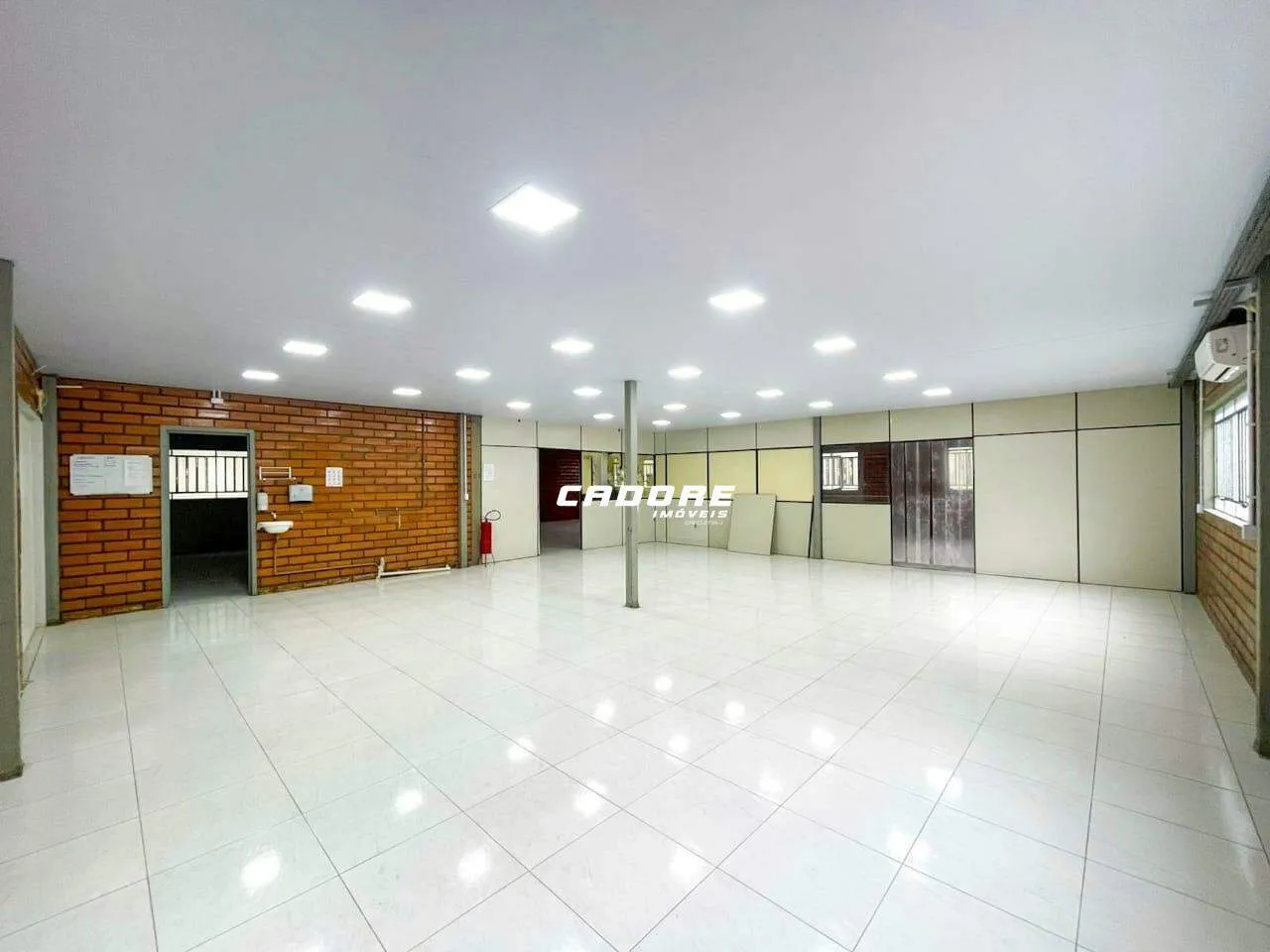 Excelente galpão com aproximadamente 350m para locação no bairro Do Salto I Cadore Imóveis — foto 3