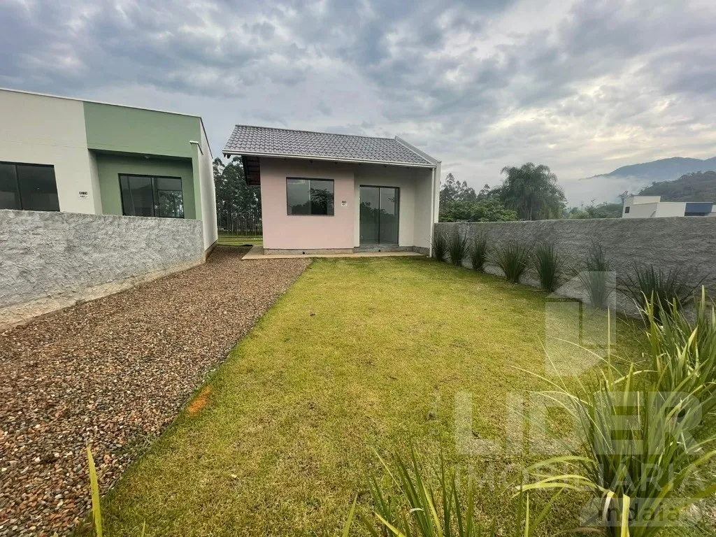 Casa com 27m contendo 1 dormitório no bairro do Warnow - foto 1