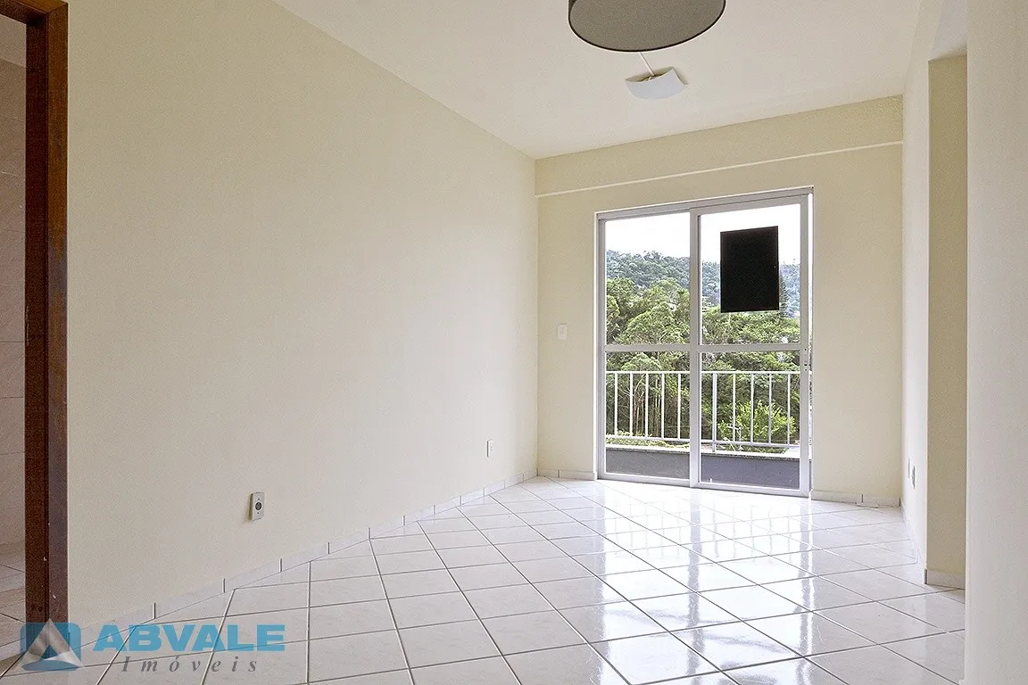 Apartamento 2 Dormitórios, Sacada e Garagem, em Condomínio com Portaria Vigiada — foto 2
