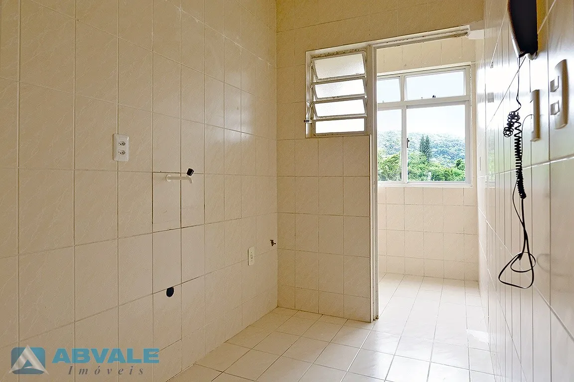 Apartamento 2 Dormitórios, Sacada e Garagem, em Condomínio com Portaria Vigiada — foto 4