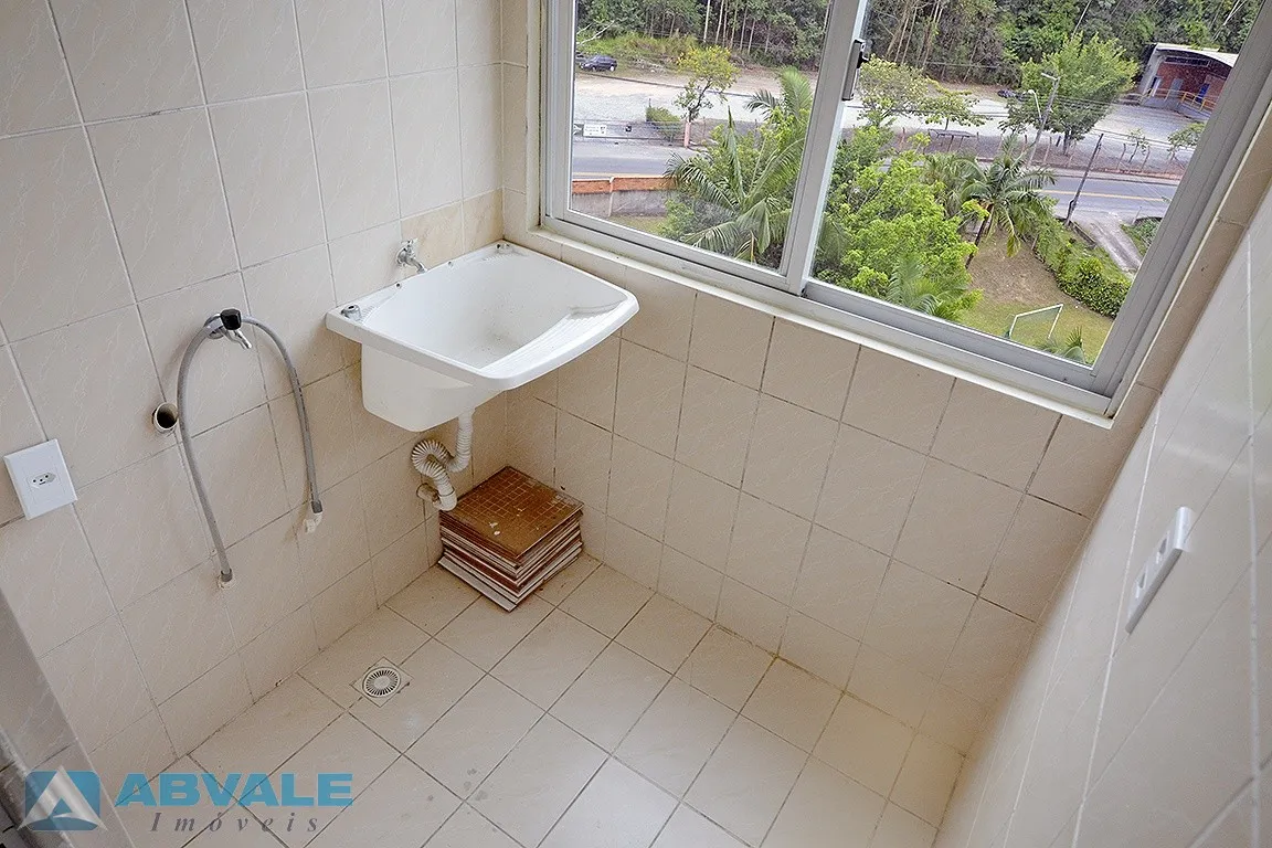 Apartamento 2 Dormitórios, Sacada e Garagem, em Condomínio com Portaria Vigiada — foto 5
