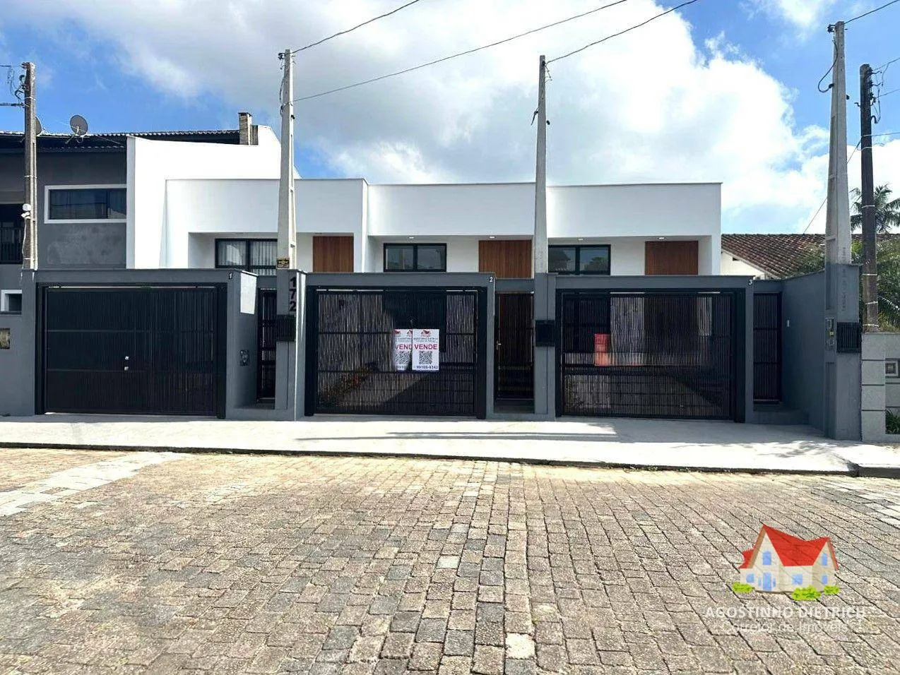 Casas Geminadas Terreas C/02 Quartos C/Suite + Vaga de Garagem + Espaco aos Fundos C/Churrasqueira No Bairro Iririu! — foto 3