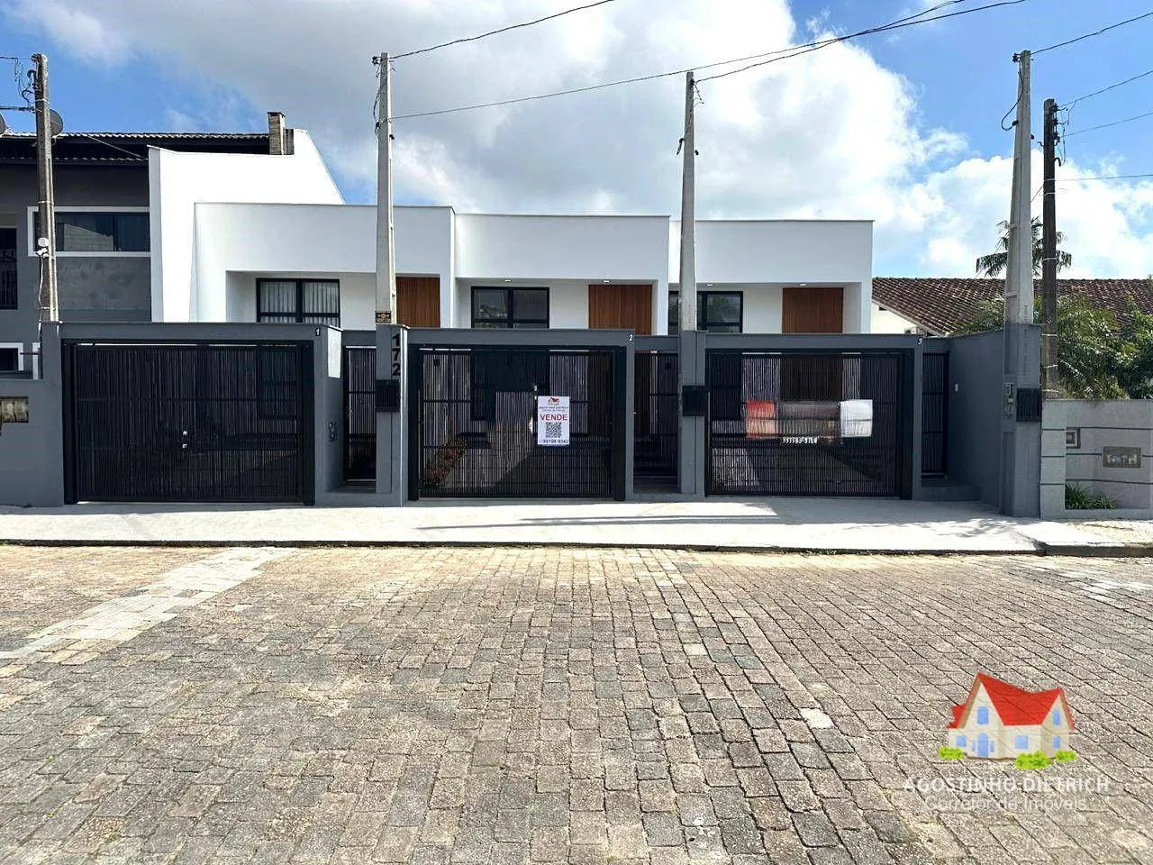 Casas Geminadas Terreas C/02 Quartos C/Suite + Vaga de Garagem + Espaco aos Fundos C/Churrasqueira No Bairro Iririu! — foto 7