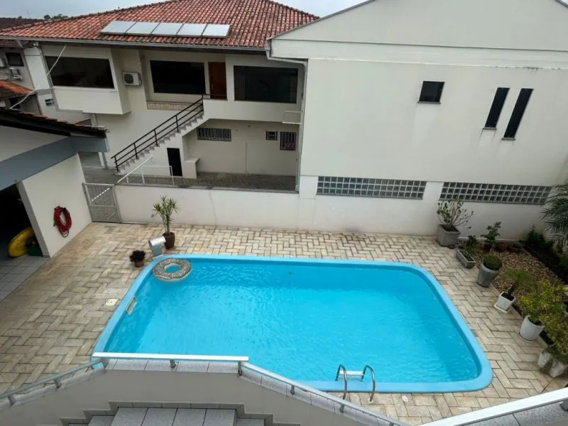 Casa com 3 dormitórios , mobiliada e piscina. Excelente casa no centro de Gaspar/SC. - foto 1