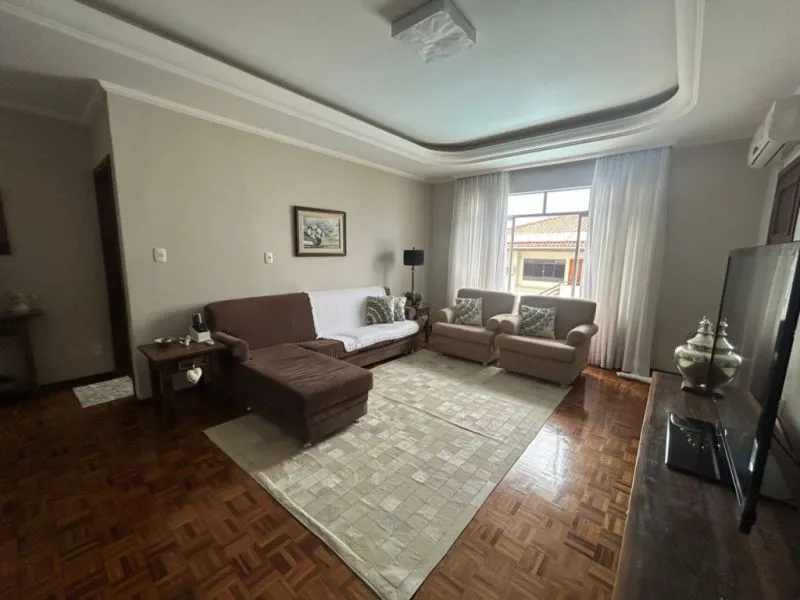 Casa com 3 dormitórios , mobiliada e piscina. Excelente casa no centro de Gaspar/SC. — foto 2