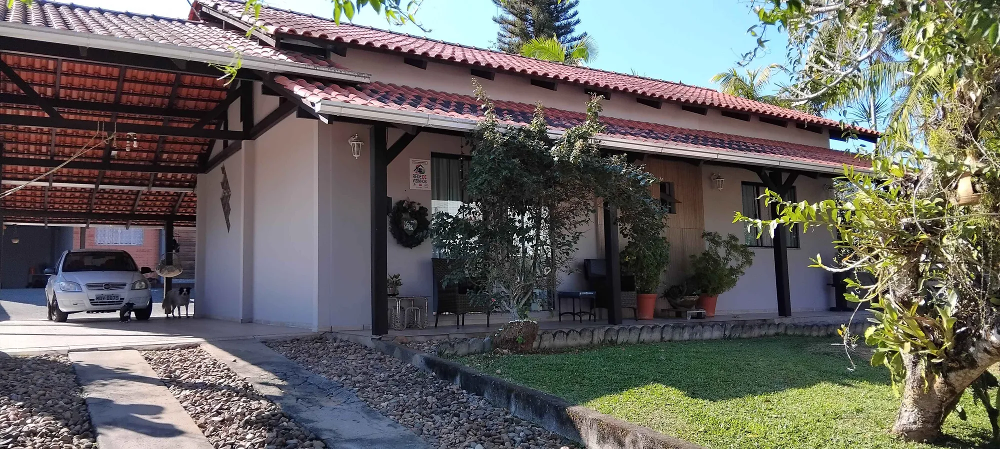 2 casas com 3 e 2 dormitórios com ampla área verde e salões de festas. — foto 3