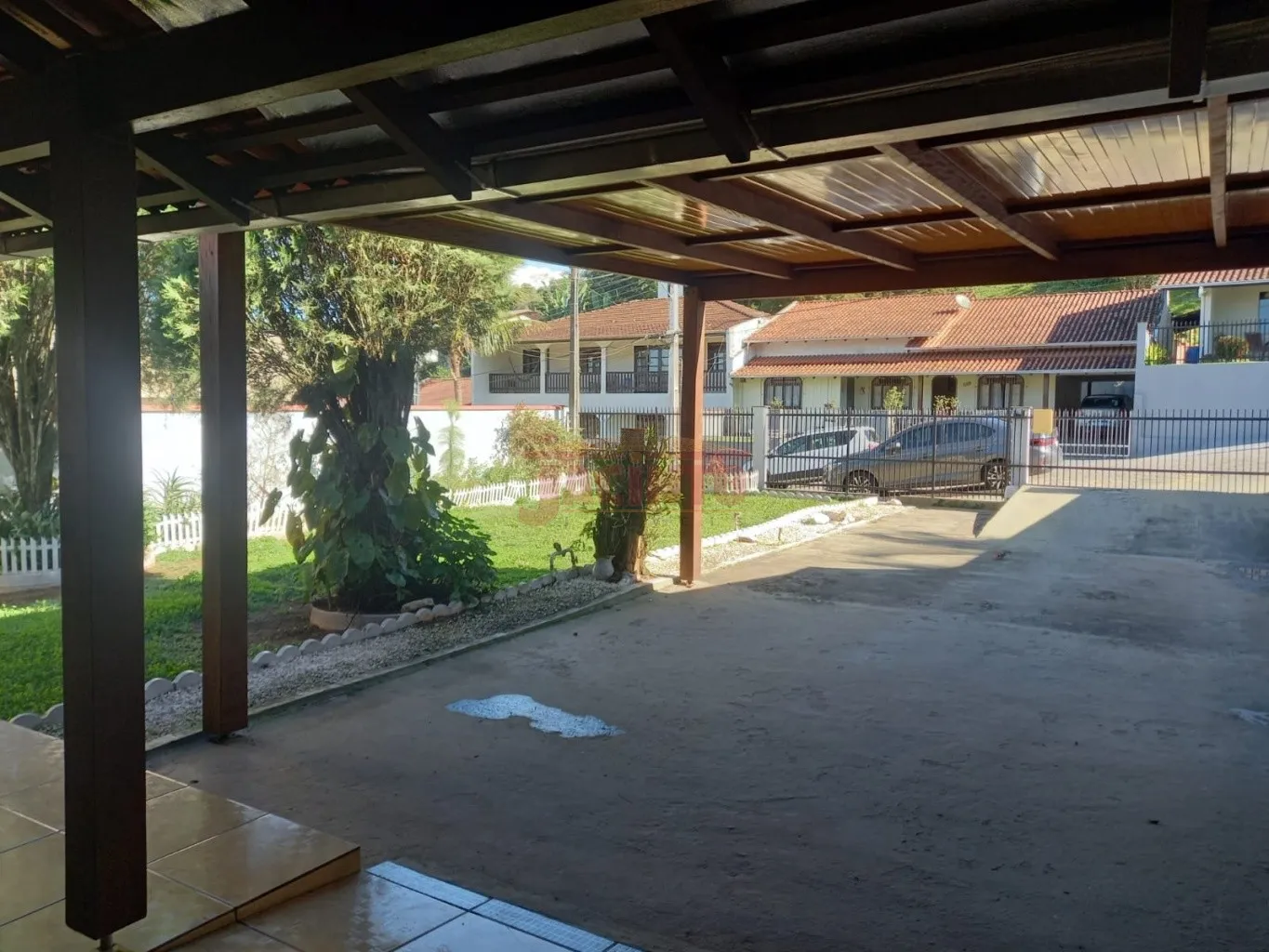 Casa mista muito bem conservada com 2 dormitórios, casa térrea e terreno plano, no bairro Salto do Norte. — foto 4