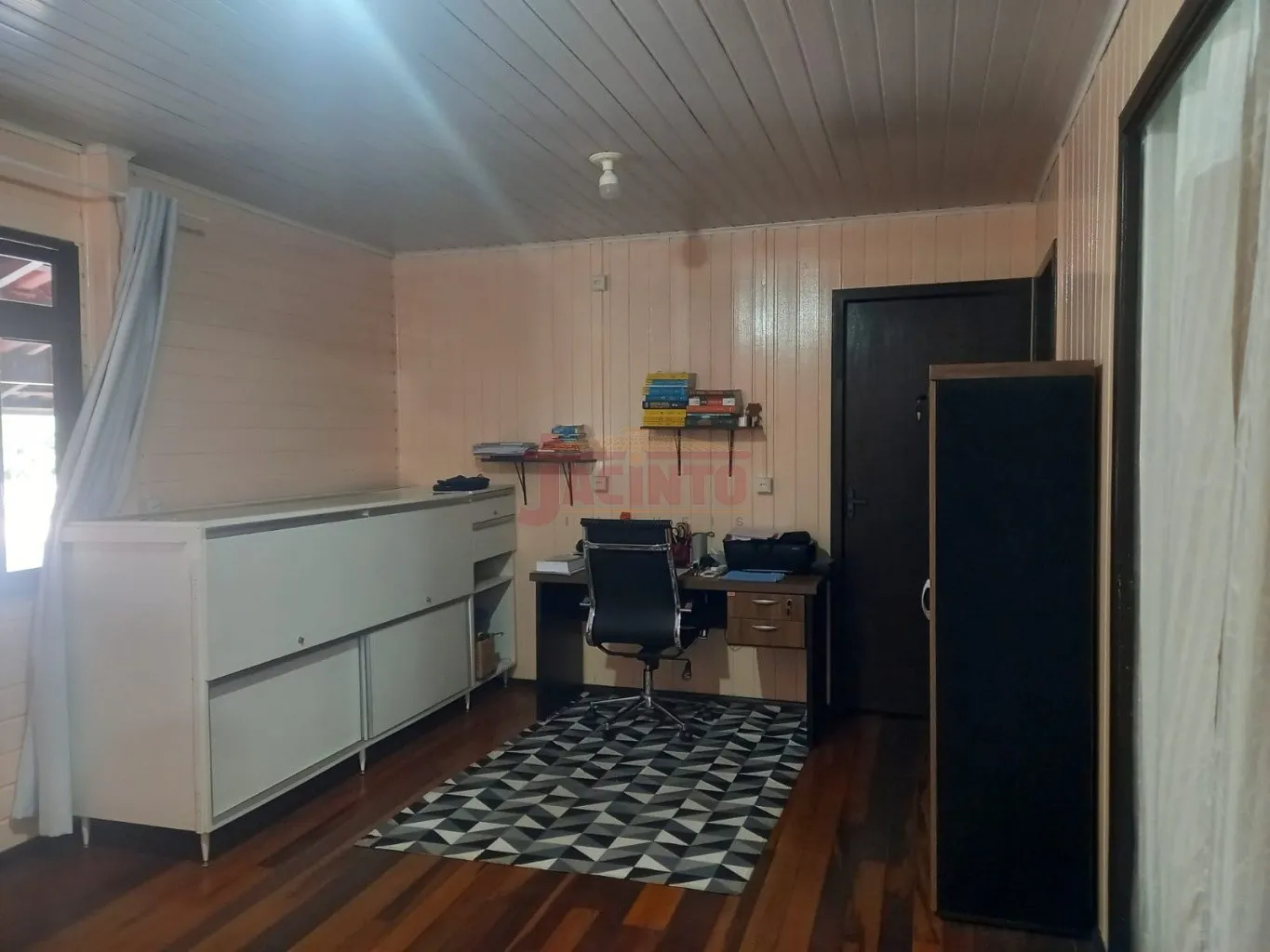 Casa mista muito bem conservada com 2 dormitórios, casa térrea e terreno plano, no bairro Salto do Norte. — foto 7
