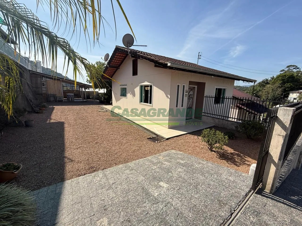 Ótima Casa no Bairro Itoupava Central em Blumenau com 3 Dormitórios. — foto 2