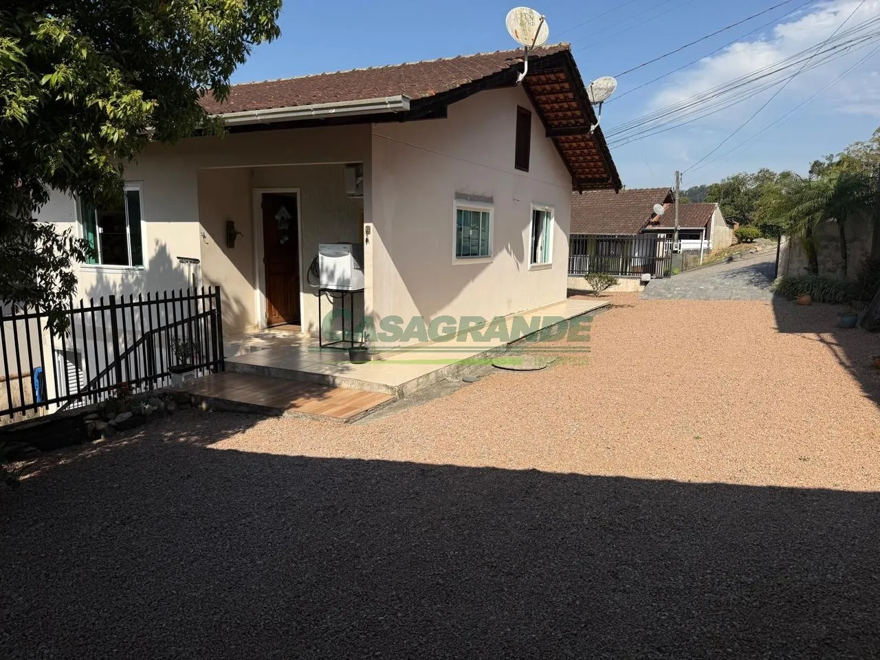 Ótima Casa no Bairro Itoupava Central em Blumenau com 3 Dormitórios. — foto 4