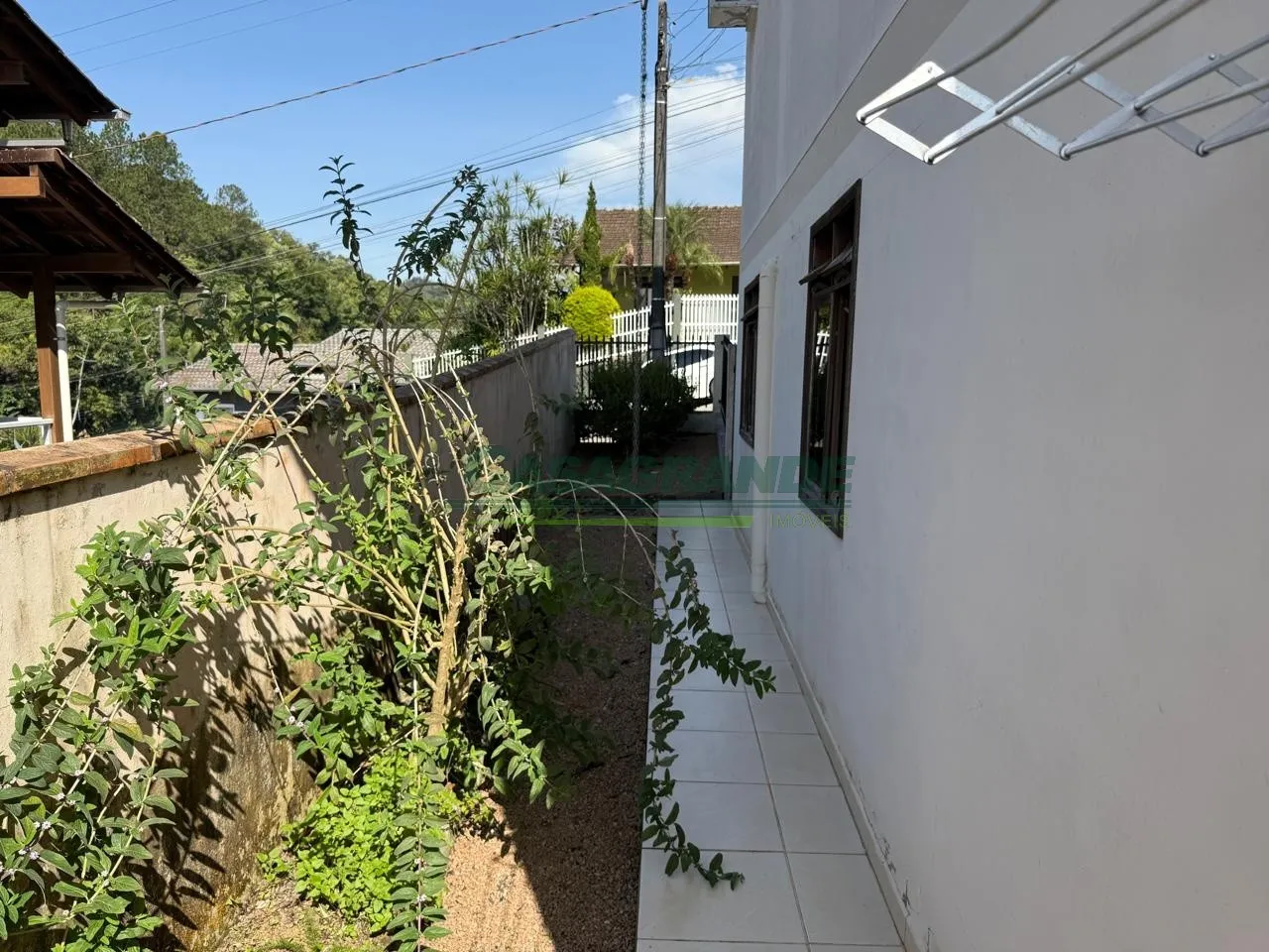 Ótima Casa no Bairro Itoupava Central em Blumenau com 3 Dormitórios. — foto 7