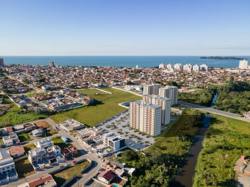 Baia Azul com 2 dormitórios, ampla áreas de lazer, Centro, Penha SC! (Cód. 21923) - foto 1