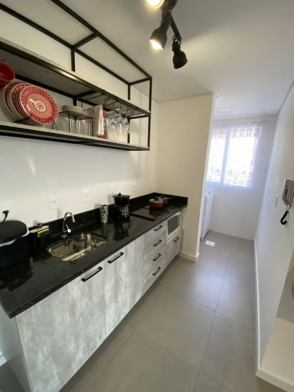 Apartamento novo mobiliado e decorado tipo loft contendo 33m de área privativa e uma vaga de garagem coberta ao lado da Vila Germânica. — foto 3