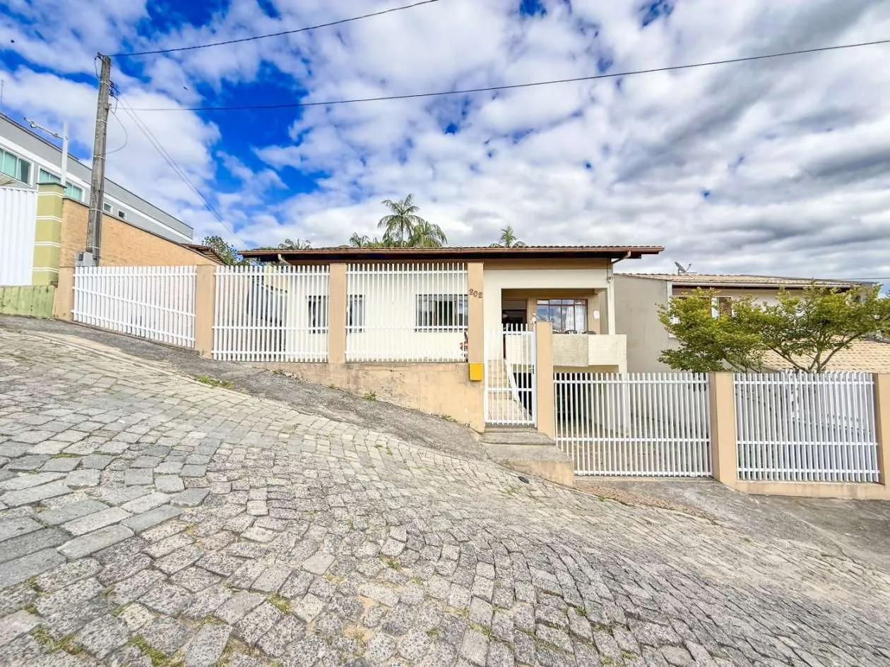 Casa para Venda em Blumenau, Garcia, 3 dormitórios, 1 suíte, 3 banheiros, 2 vagas - foto 1