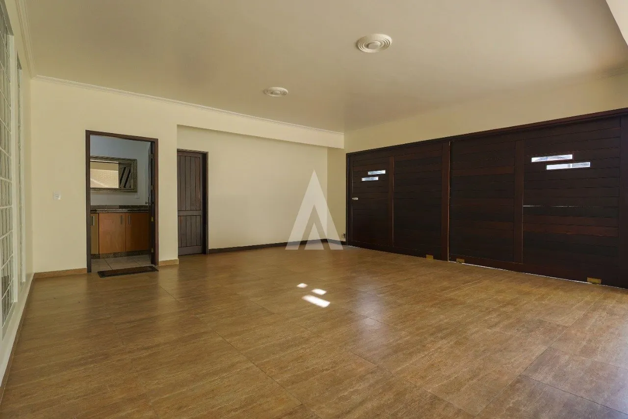 Sobrado com 1 suíte mais 2 quartos à venda no bairro Bom Retiro em Joinville - SC por R$ 1.690.000,00. — foto 2