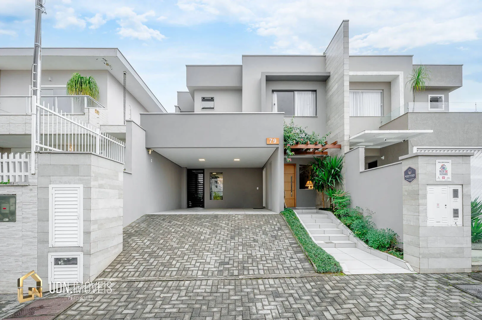 Linda Casa a Venda no Bairro Velha Central, Blumenau - SC - foto 1