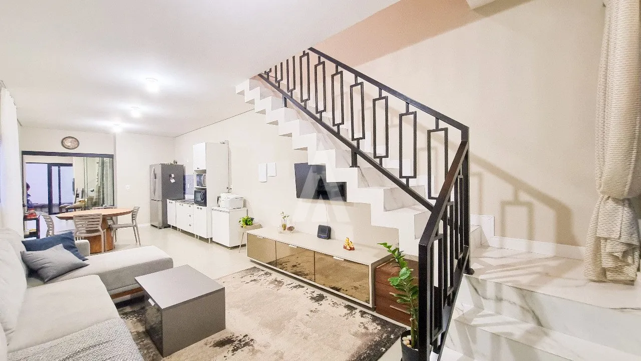 Sobrado geminado com 1 suíte mais 2 quartos à venda no bairro Gloria em Joinville-SC por R$ 1.200.000,00 - foto 1