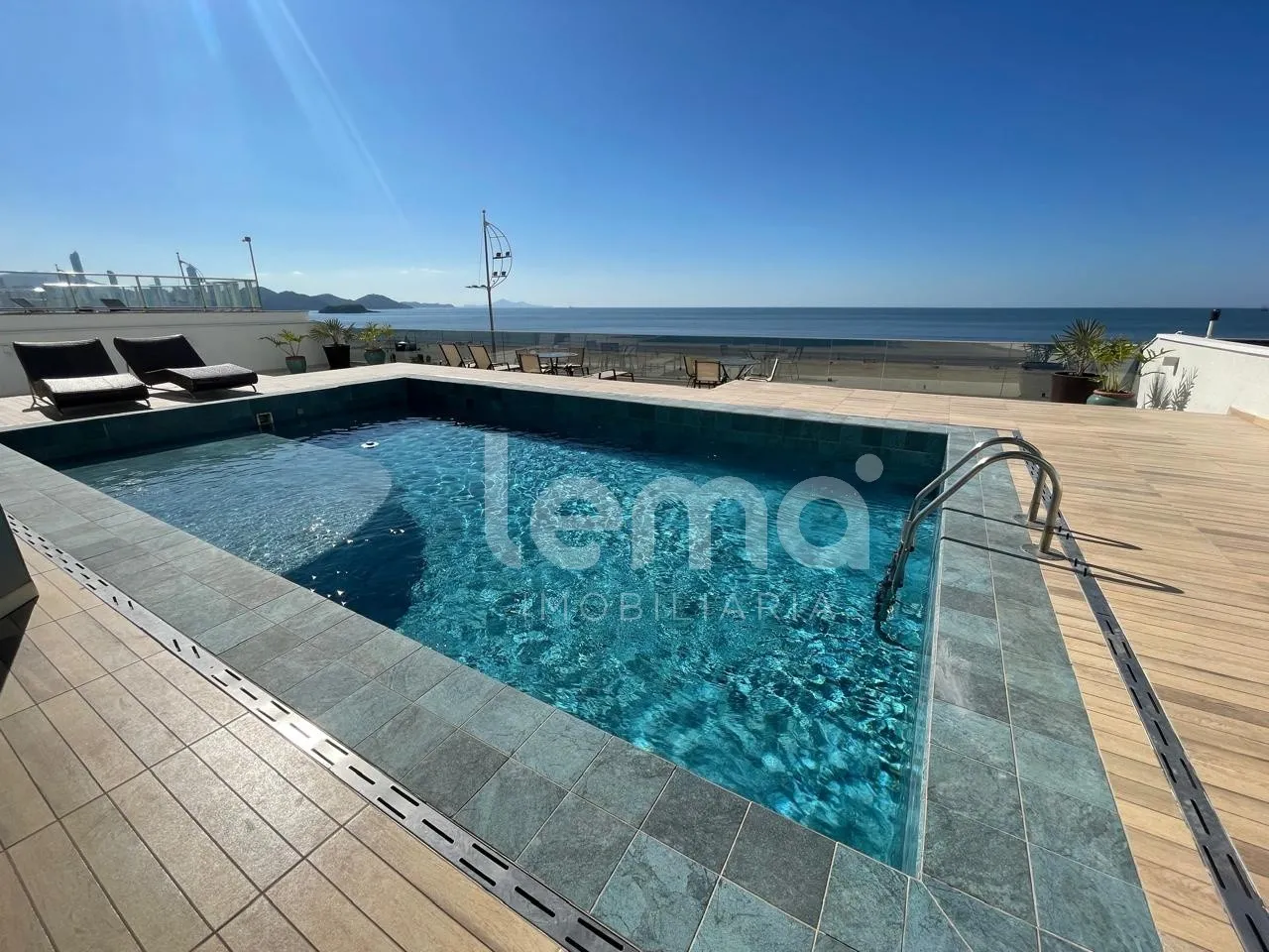 Belíssimo apartamento, mobiliado, frente mar em um dos endereços mais desejados de Balneário Camboriú/SC! — foto 2